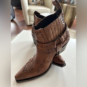 YIPPEE KI YAY BY OLD
GRINGO - Rustic Brown Ankle Bootie w/Harness and Snip-toe